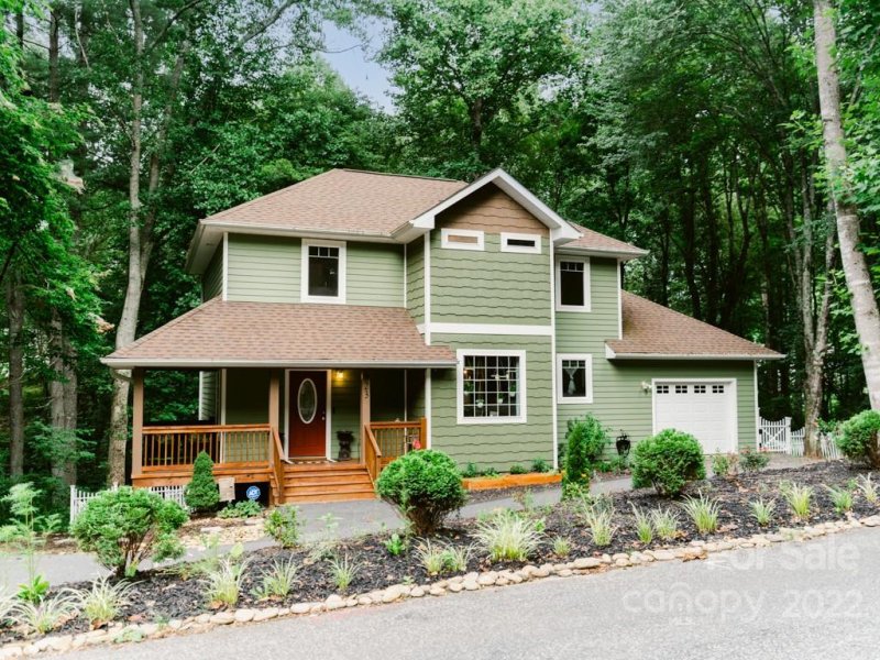 Property image 2 at 323 Fountain Trace Drive, Hendersonville, NC 28739