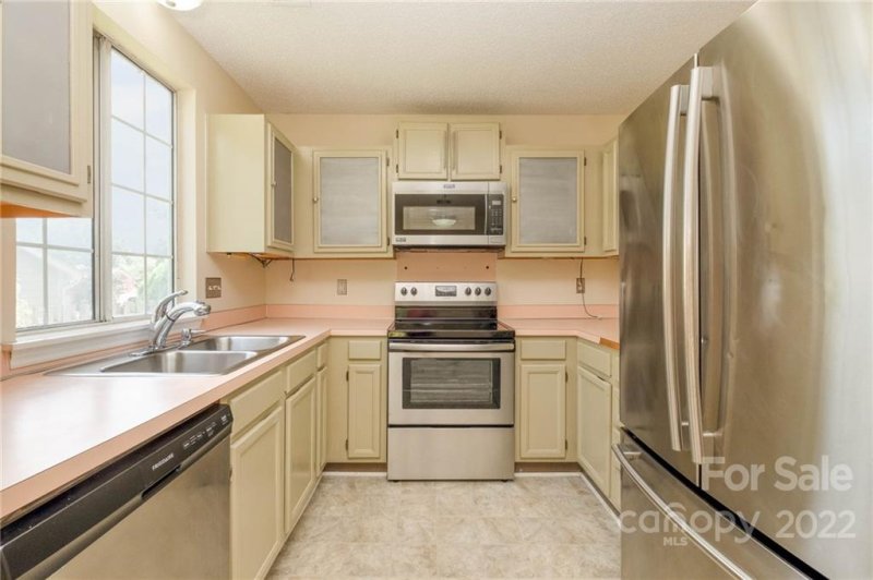 Property image 2 at 8712 Brookstead Drive, Charlotte, NC 28215