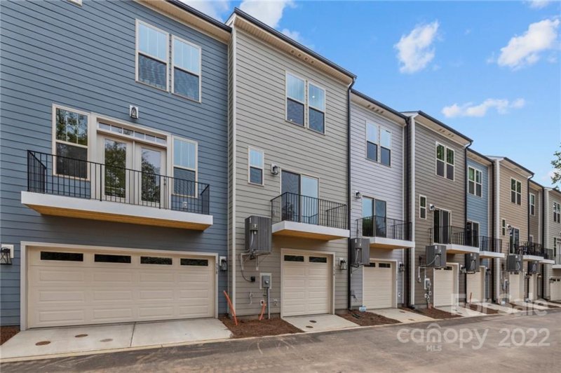 Property image 2 at 334 Simeon Drive, Charlotte, NC 28208