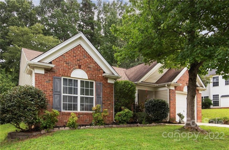 Property image 2 at 1410 Chimney Rock Court, Charlotte, NC 28262