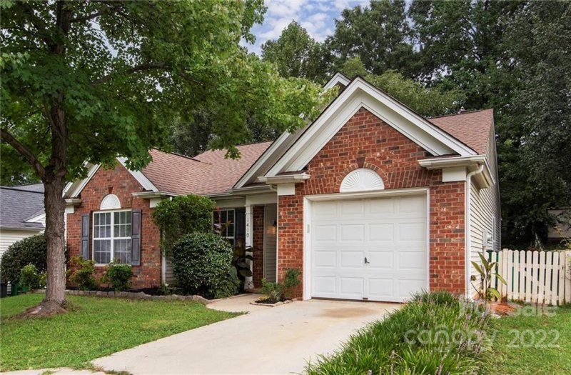 Property image 3 at 1410 Chimney Rock Court, Charlotte, NC 28262