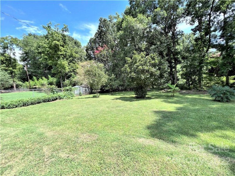 Property image 5 at 304 Meadowbrook Drive, Matthews, NC 28104