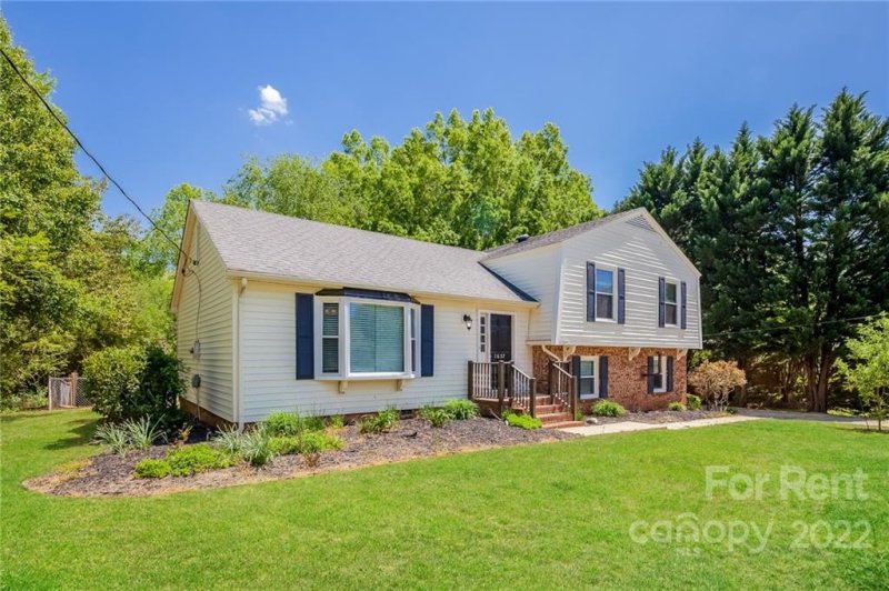 Property image 2 at 1637 Buckingham Avenue, Gastonia, NC 28054