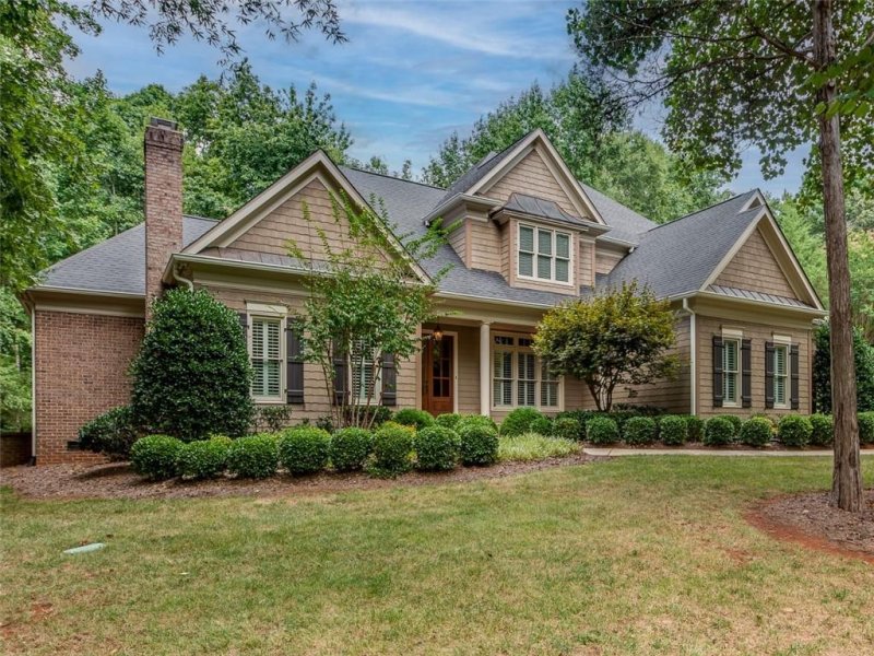 2008 Kings Manor Drive