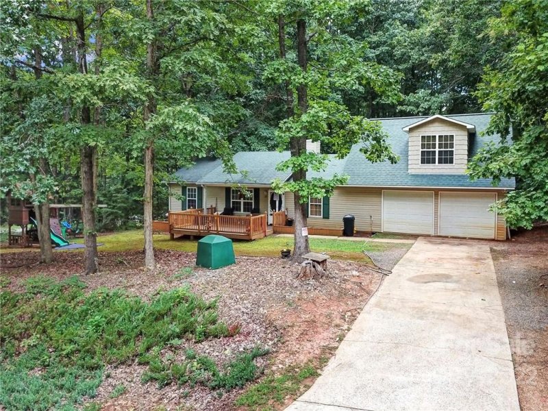 Property image 2 at 107 Waderich Lane, Mooresville, NC 28117