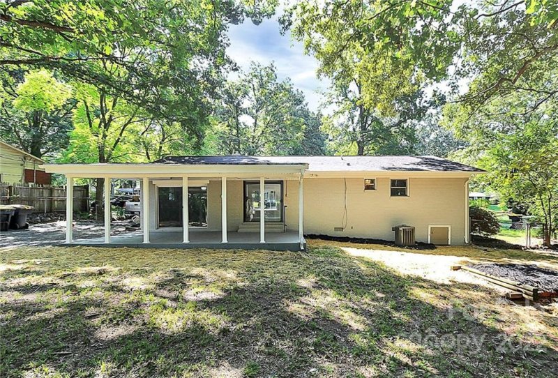 Property image 3 at 211 White Oak Lane, Matthews, NC 28104