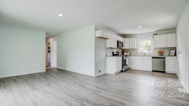 Property image 2 at 2304 Woodleaf Drive, Gastonia, NC 28052