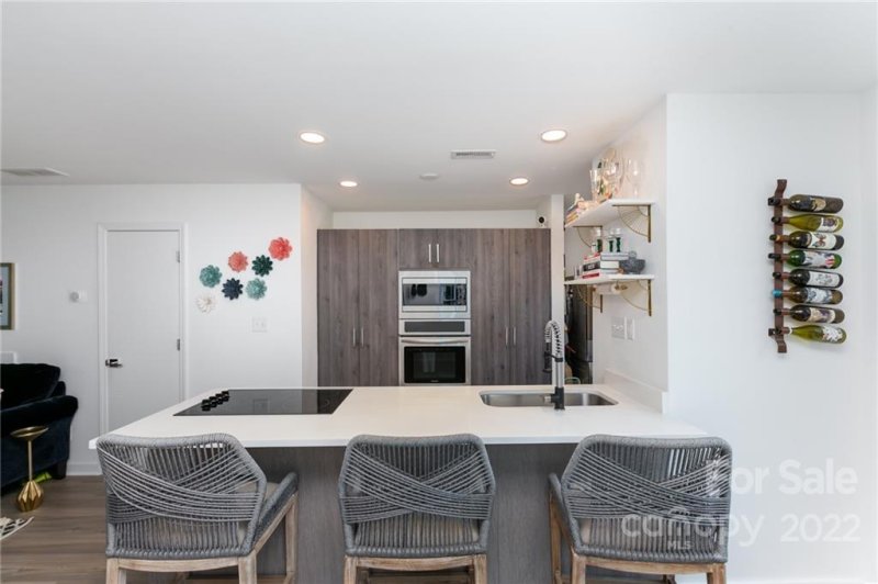 Property image 3 at 1541 Briar Creek Road, Charlotte, NC 28205