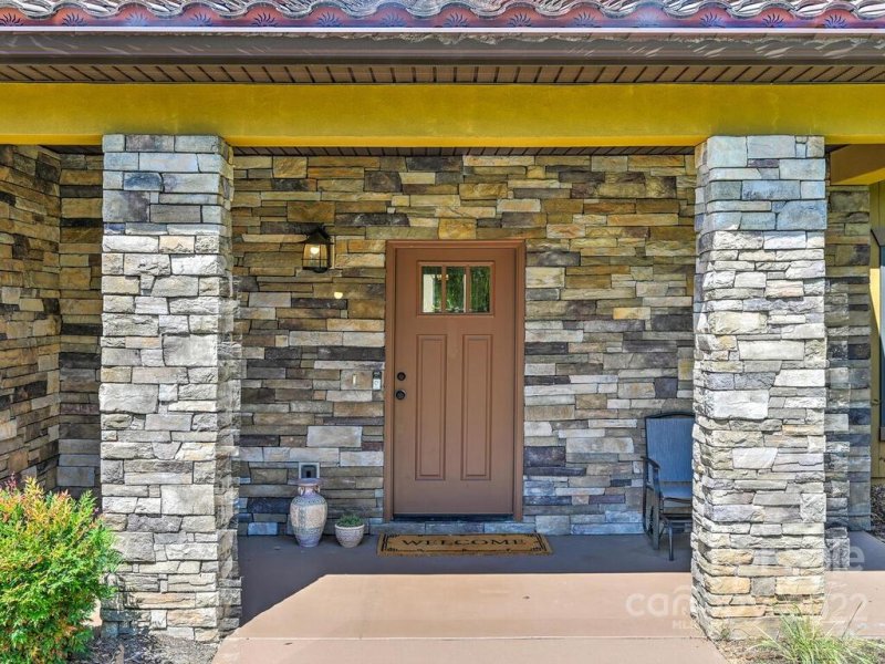 Property image 4 at 35 Ocaso Drive, Asheville, NC 28806