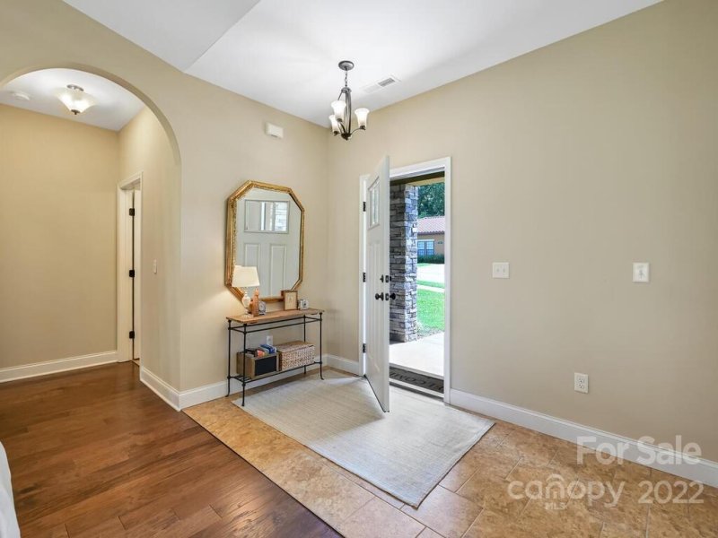 Property image 5 at 35 Ocaso Drive, Asheville, NC 28806