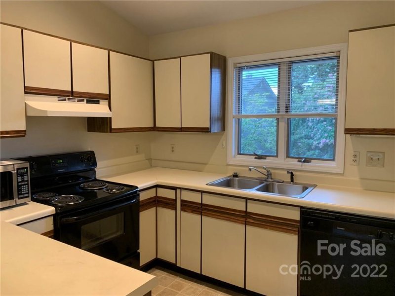 Property image 2 at 472 Windswept Drive, Asheville, NC 28801