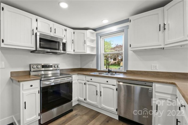 Property image 4 at 15 Concord Place, Asheville, NC 28803