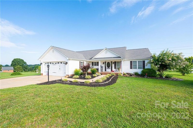 Property image 3 at 2208 Carriage Lane, Lincolnton, NC 28092