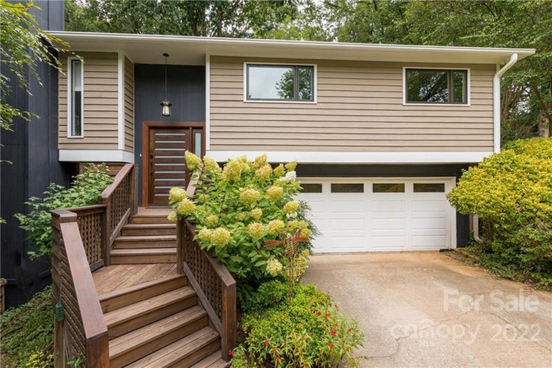 8234 Rittenhouse Circle