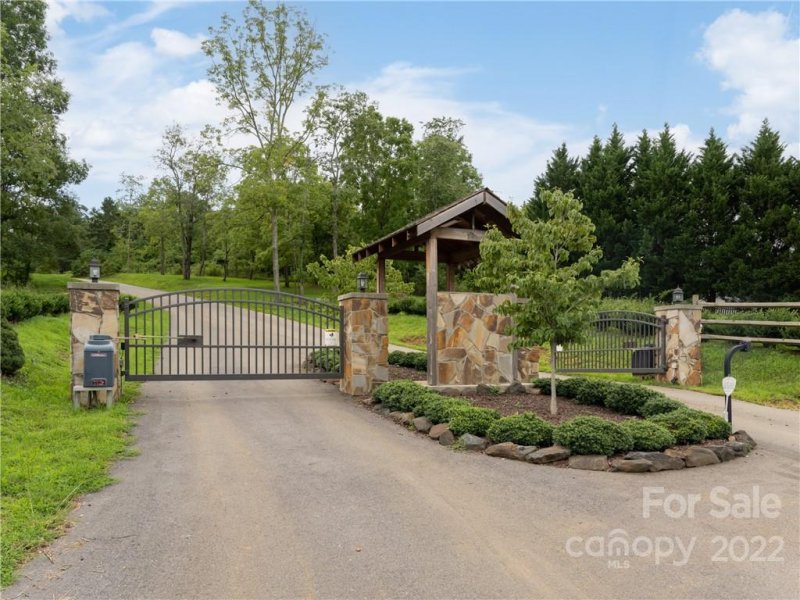 Property image 2 at 106 Saddle Ridge Drive, Alexander, NC 28701