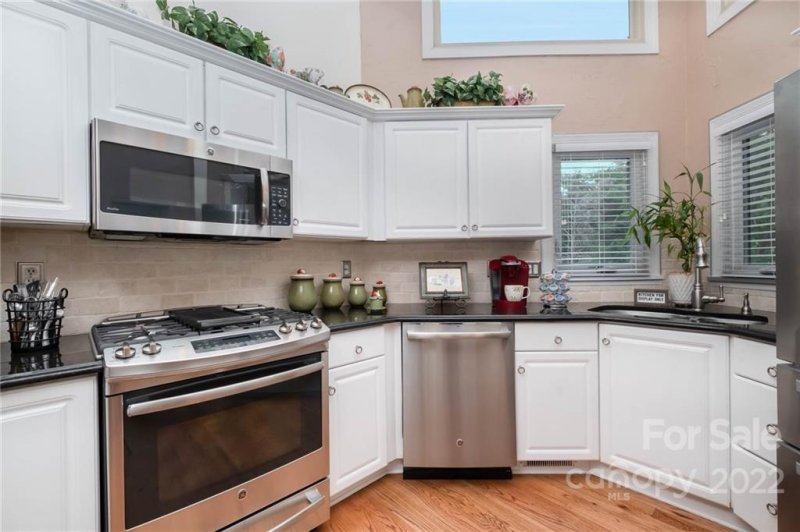 Property image 4 at 13934 Queens Harbor Road, Charlotte, NC 28278