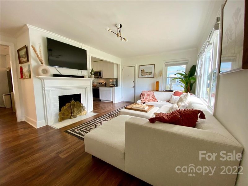 Property image 3 at 1240 Skyview Road, Charlotte, NC 28208