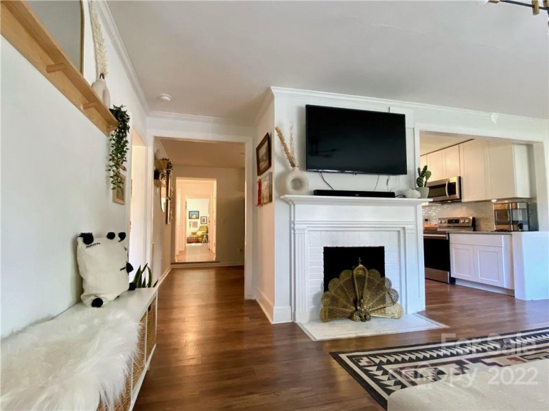 Property image 4 at 1240 Skyview Road, Charlotte, NC 28208