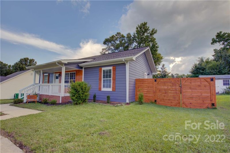 Property image 3 at 3025 Westerwood Drive, Charlotte, NC 28214