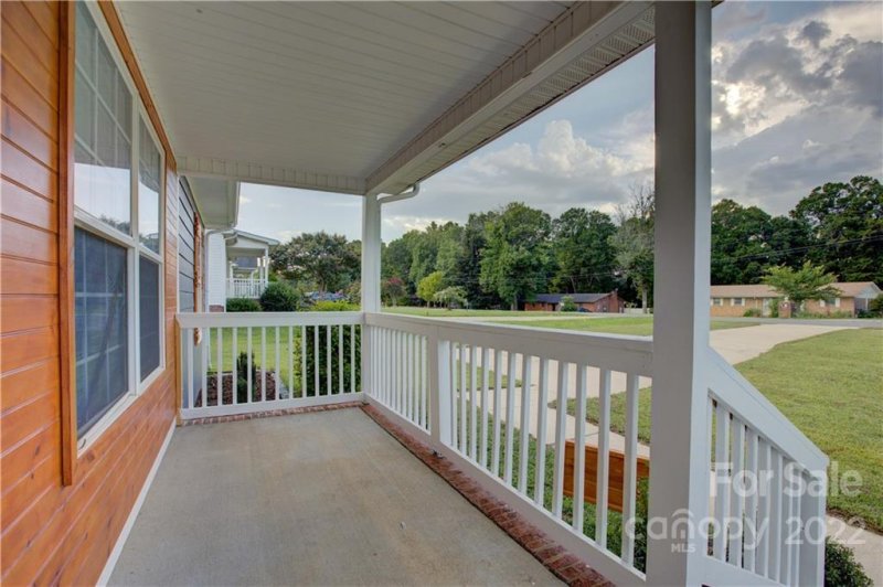 Property image 4 at 3025 Westerwood Drive, Charlotte, NC 28214