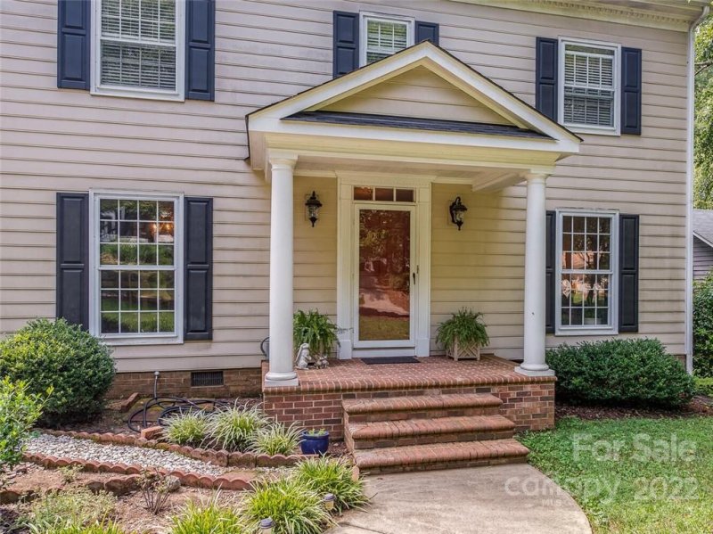 Property image 2 at 2601 Innsbrook Road, Charlotte, NC 28226