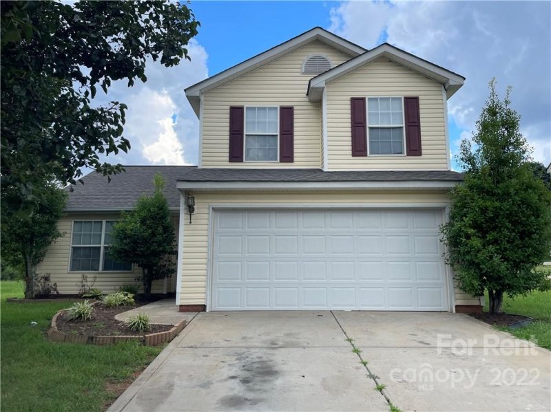 Property image 2 at 3908 Far West Drive, Charlotte, NC 28269