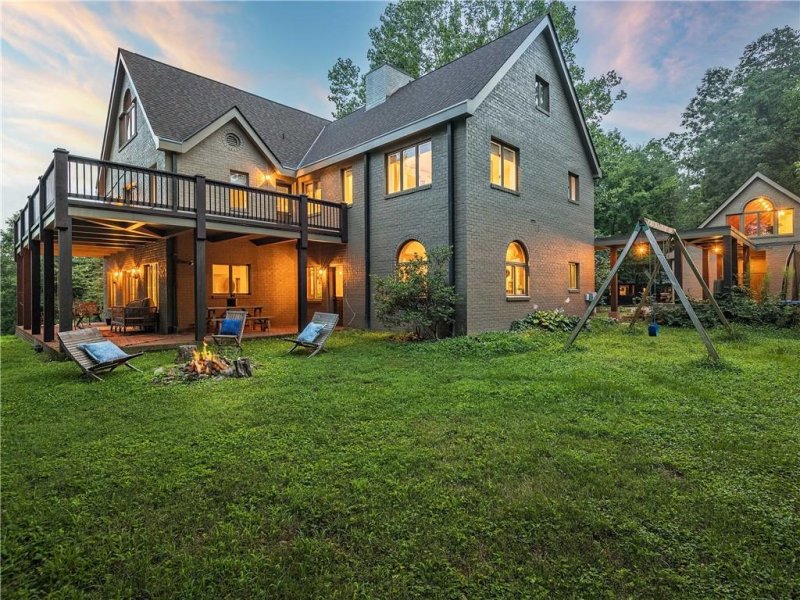 105 Wandering Oaks Way