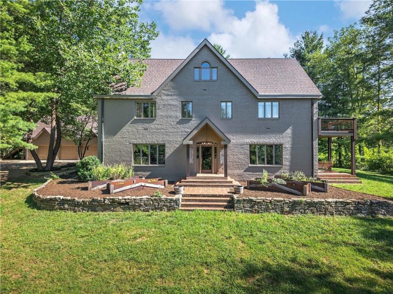 Property image 2 at 105 Wandering Oaks Way, Asheville, NC 28805