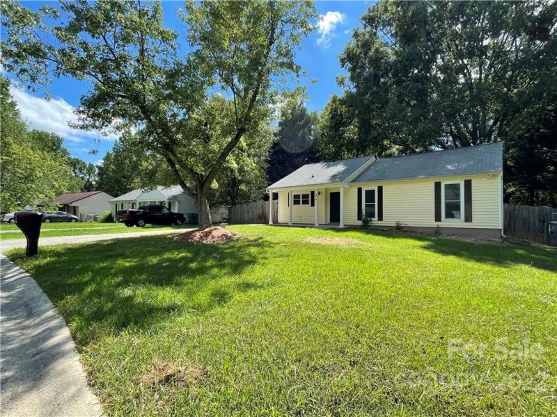 Property image 2 at 6838 N Ridge Court, Charlotte, NC 28215