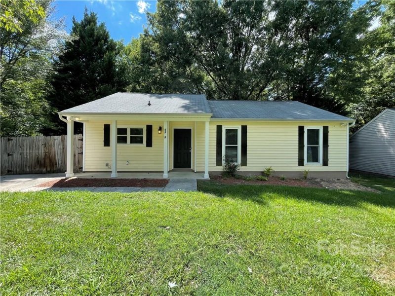 Property image 3 at 6838 N Ridge Court, Charlotte, NC 28215