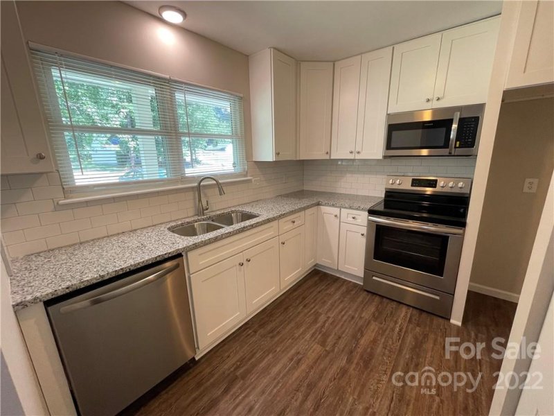 Property image 4 at 6838 N Ridge Court, Charlotte, NC 28215