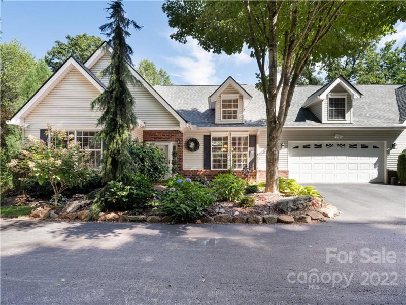 Property image 2 at 127 Poppy Lane, Asheville, NC 28803