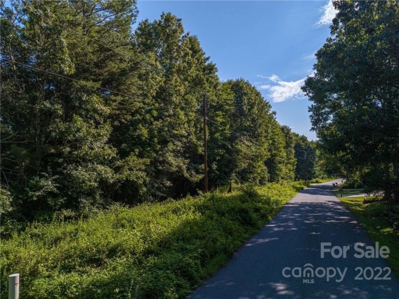 Property image 3 at 6300 Mountainside Drive, Hickory, NC 28601