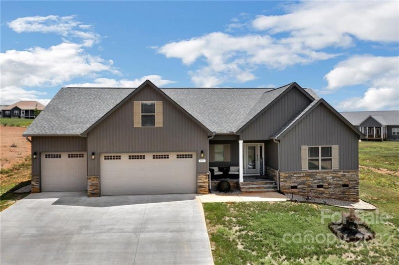 Property image 3 at 197 Staffordshire Drive, Statesville, NC 28625