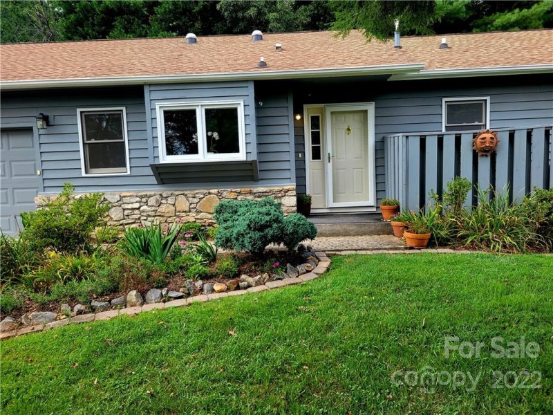 Property image 2 at 32b Larkspur Court, Asheville, NC 28805