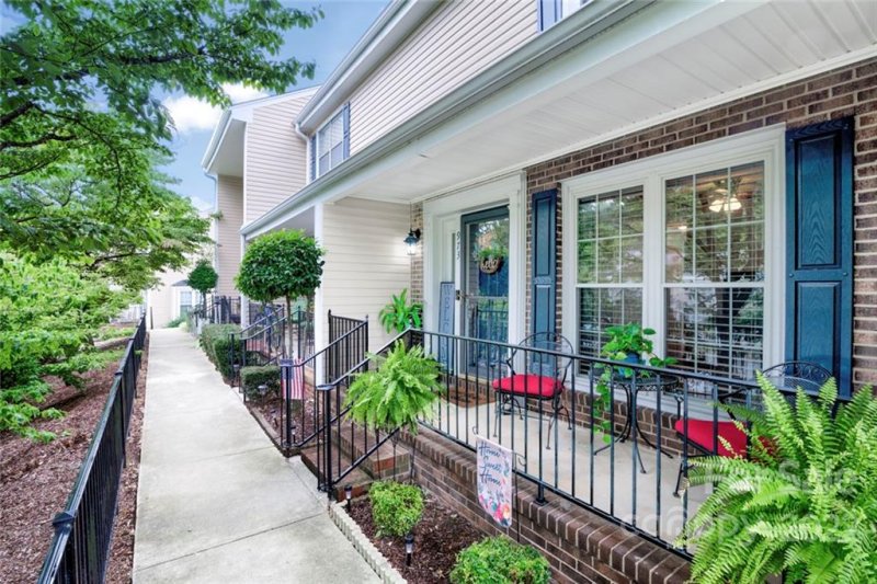 Property image 2 at 973 Surry Lane, Gastonia, NC 28054