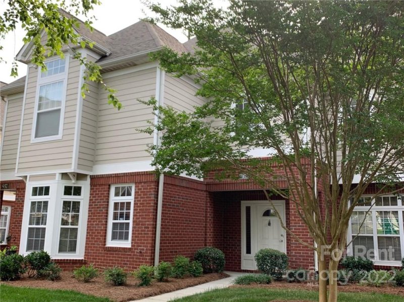 933 Central Park Circle