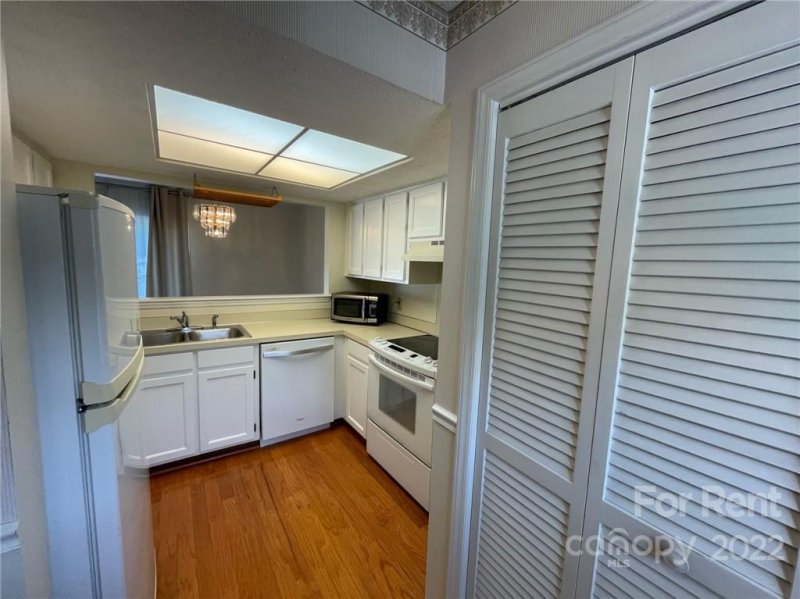 Property image 3 at 2910 Iron Gate Lane, Charlotte, NC 28212