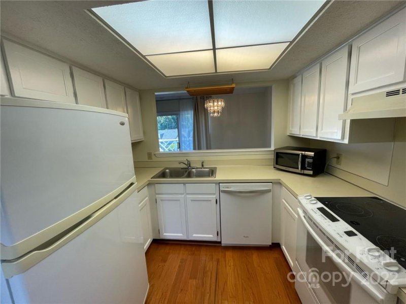 Property image 4 at 2910 Iron Gate Lane, Charlotte, NC 28212