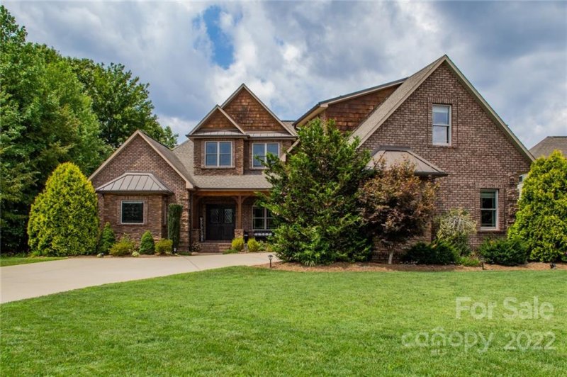 Property image 2 at 1522 Kensington Park Court, Hickory, NC 28602