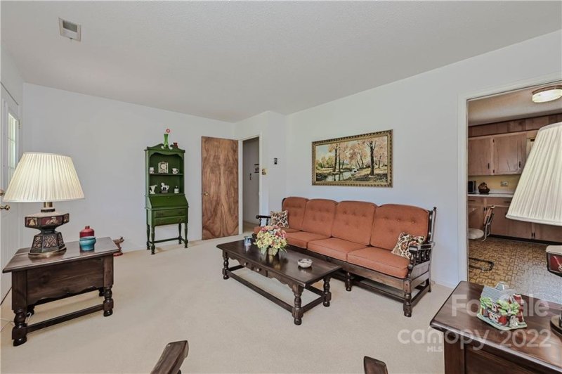 Property image 2 at 200 Newburg Lane, Matthews, NC 28105