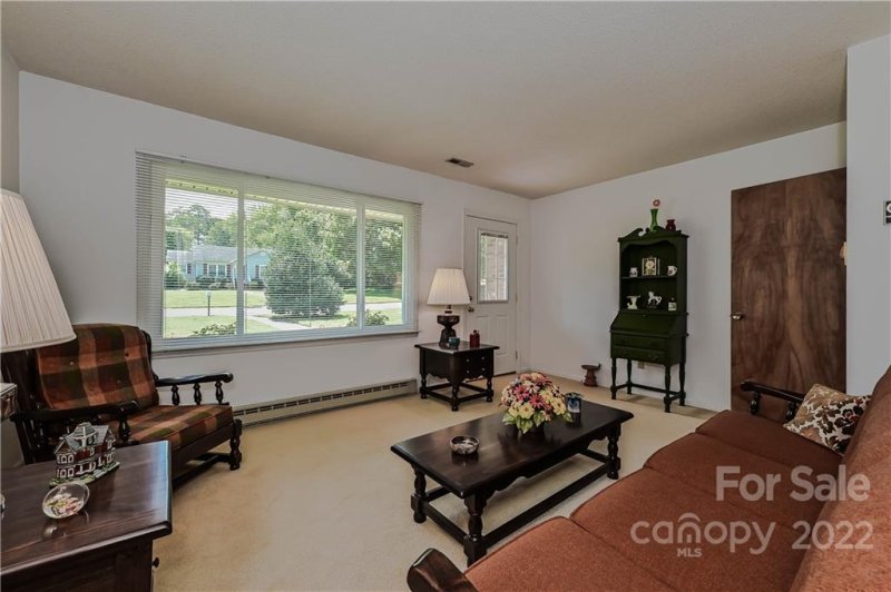 Property image 3 at 200 Newburg Lane, Matthews, NC 28105