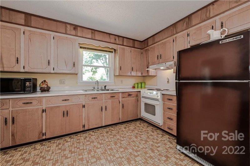 Property image 4 at 200 Newburg Lane, Matthews, NC 28105