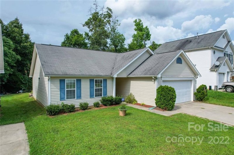 Property image 2 at 1639 Flagler Lane, Charlotte, NC 28216