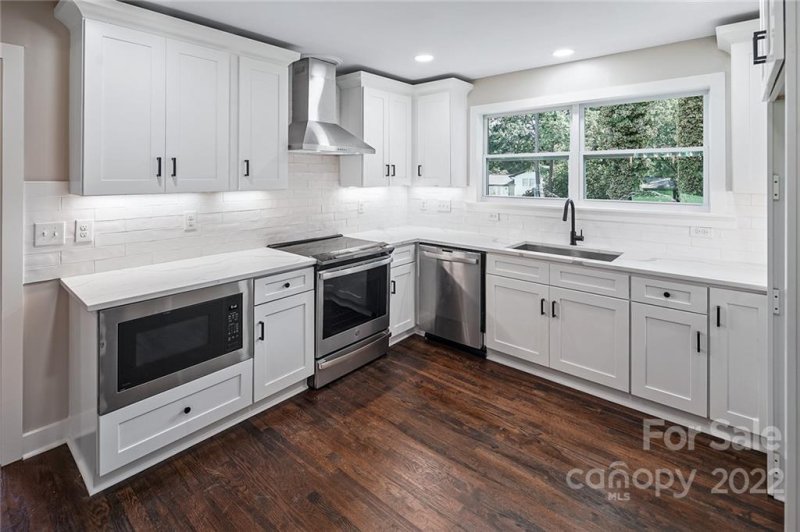 Property image 4 at 5919 Charing Place, Charlotte, NC 28211