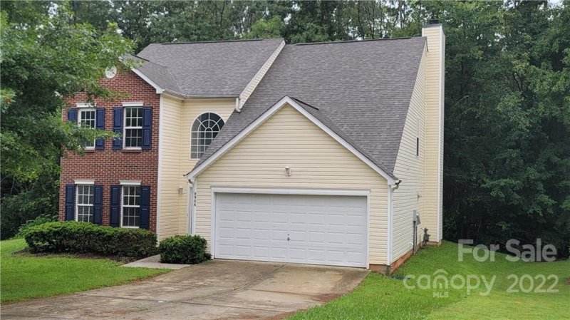 Property image 2 at 8906 Woodland Hills Road, Charlotte, NC 28269