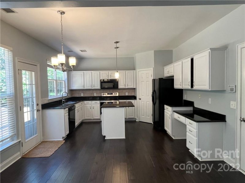 Property image 5 at 8601 Fieldcroft Drive, Charlotte, NC 28277