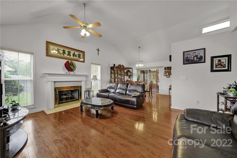 Property image 3 at 843 White Oak Lane, Matthews, NC 28104