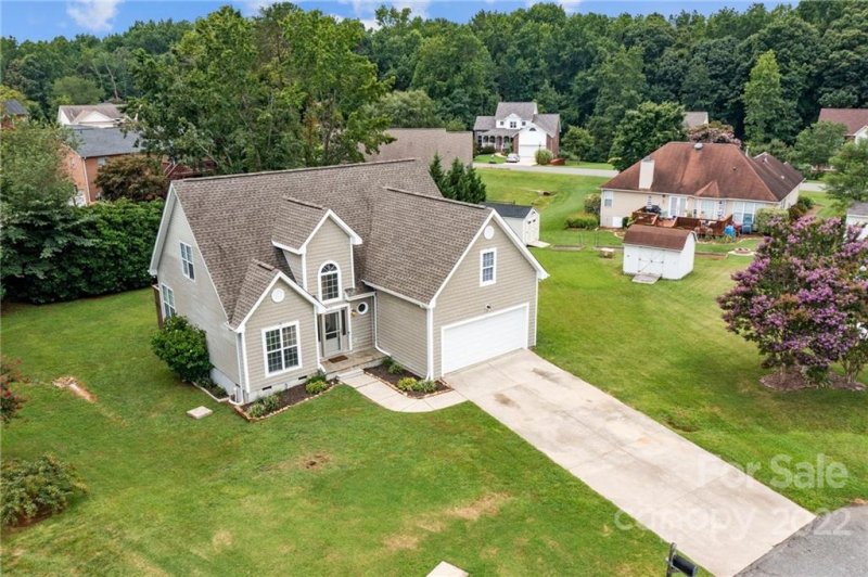 Property image 3 at 120 Dickens Court, Mooresville, NC 28115