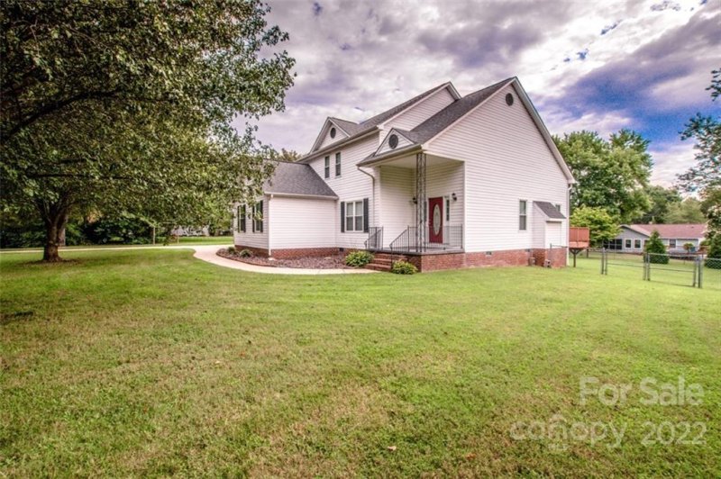 Property image 4 at 117 Mooreland Road, Mooresville, NC 28117